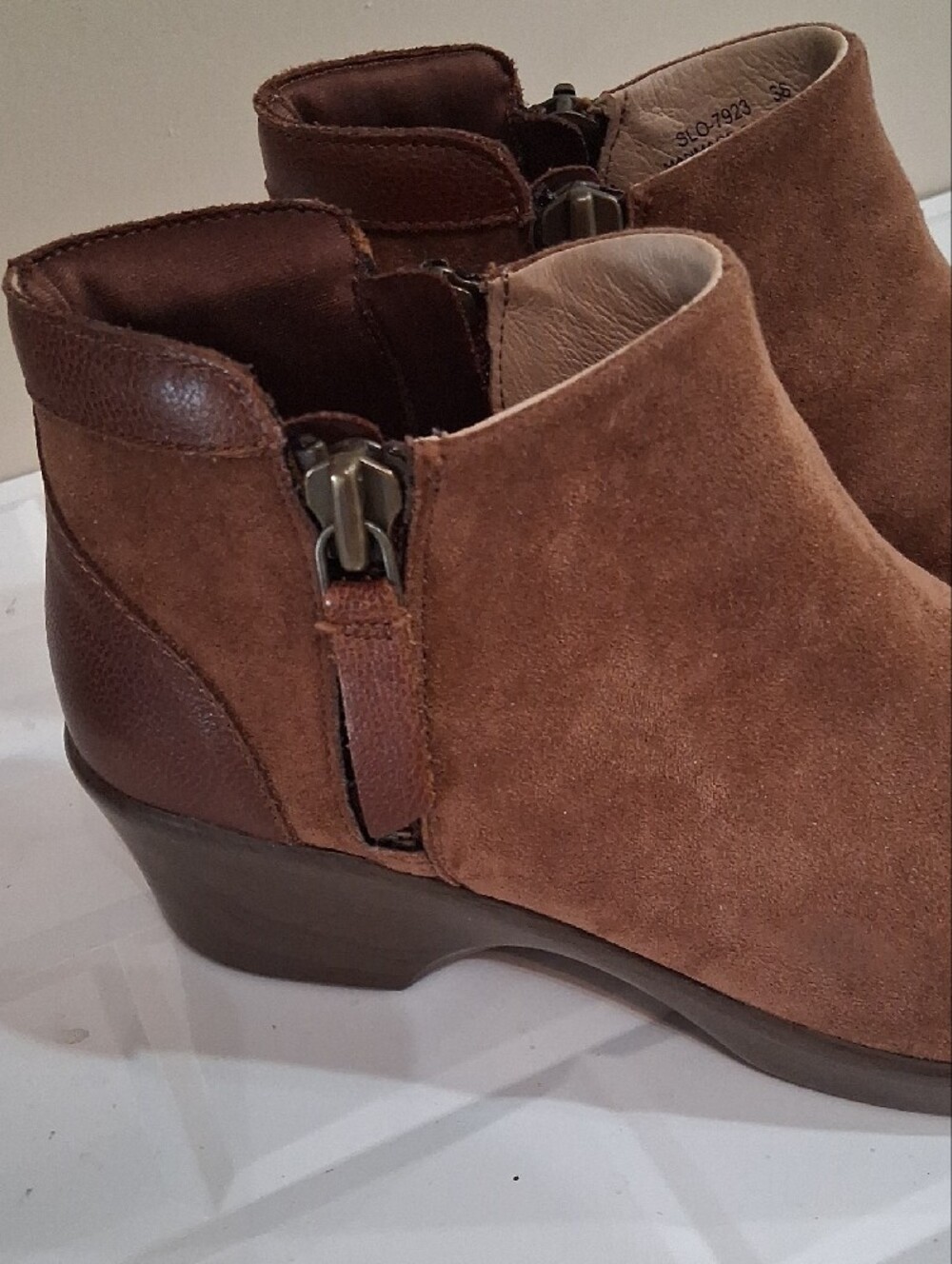 Alegria Sloan Brown Suede Bootie Size 8 - Picture 3 of 11